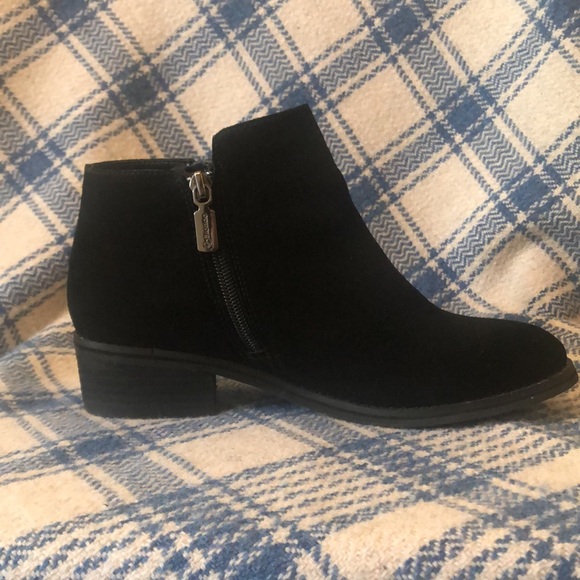 Blondo Waterproof Black Suede Ankle Boots, like new - Women’s 8W - Picture 2 of 7